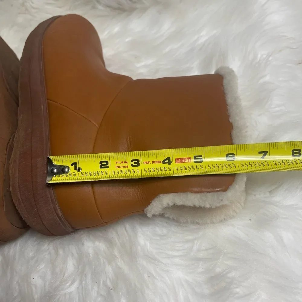 Fitflop Chestnut leather Shearling Ankle Boots  SZ10 rubber soles.